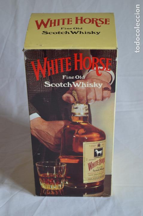 Coleccionismo de vinos y licores: Antiguo botell&oacute;n de whisky White Horse. 1,89 litros. Botell&oacute;n numerado. romanjuguetesymas.