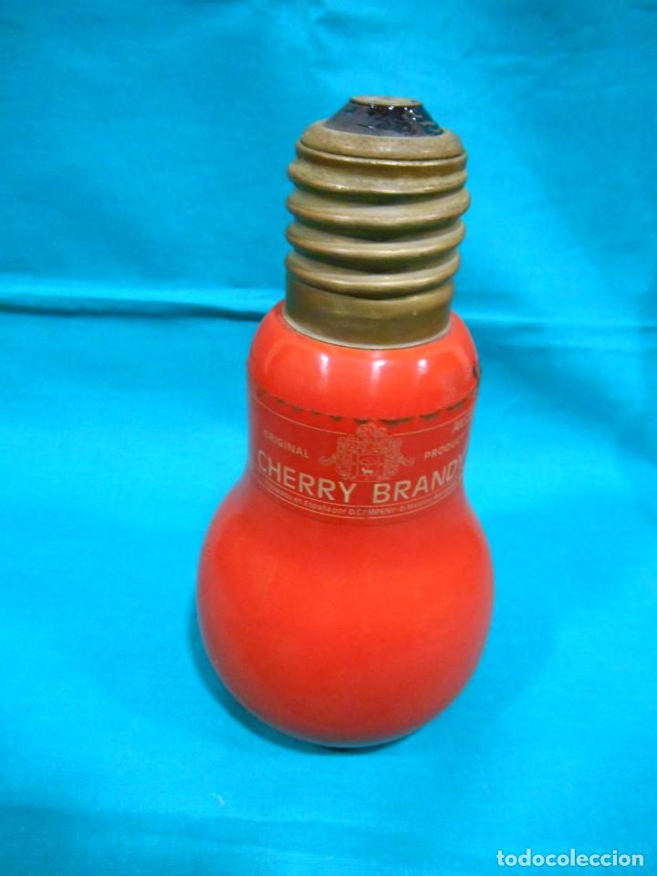 Coleccionismo de vinos y licores: ANTIGUA BOTELLA EN FOMA DE BOMBILLA - BRANDY CHERRY -SIN ABRIR -