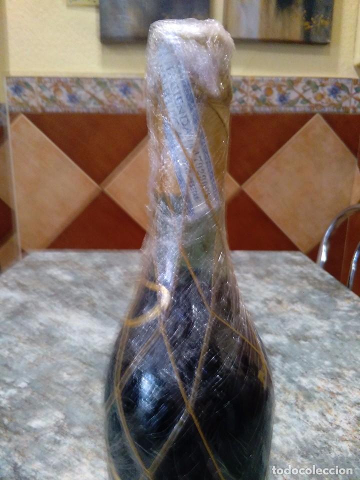 Coleccionismo de vinos y licores: Antigua botella terry 1900 reserva sello.hacieda 8 pesetas ver fotos