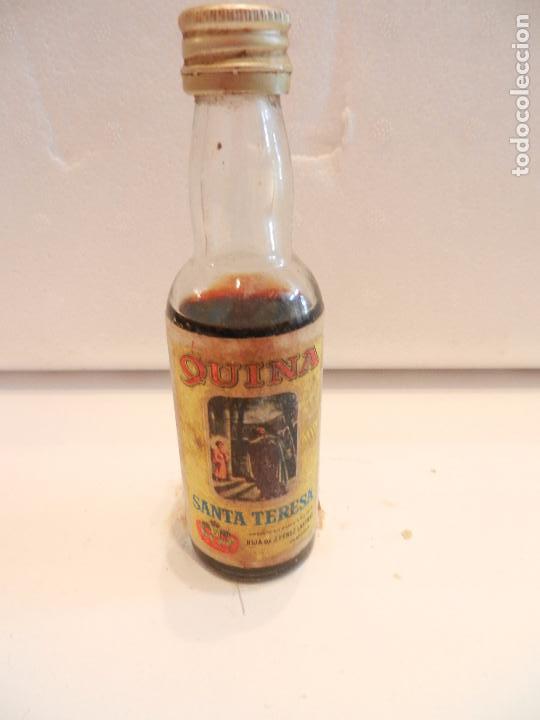 Coleccionismo de vinos y licores: BOTELLIN QUINA SANTA TERESA. HIJA DE J. PEREZ LASTRAS.
