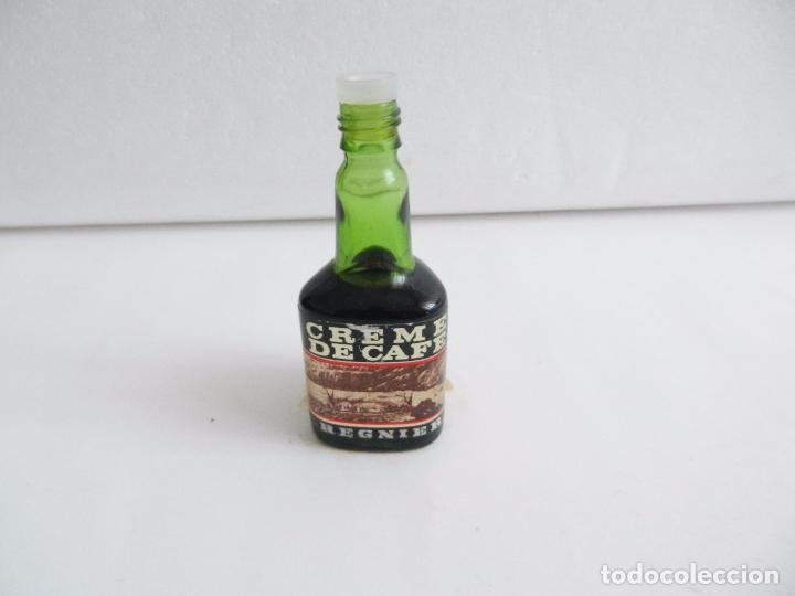 Sammlung von Weinen und Lik&ouml;ren: BOTELLIN CREMA DE CAFE REGNIER. COINTREAU, VILLAFRANCA DEL PANADES.