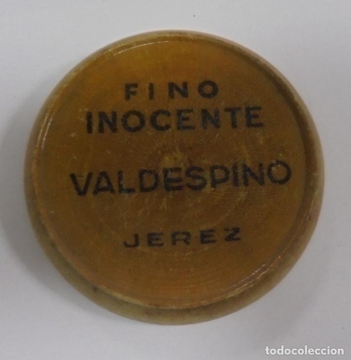 Colecionismo de vinhos e licores: POSAVASOS DE MADERA. PUBLICITARIO. FINO INOCENTE. VALDESPINO, JEREZ. 7CM DIAMETRO