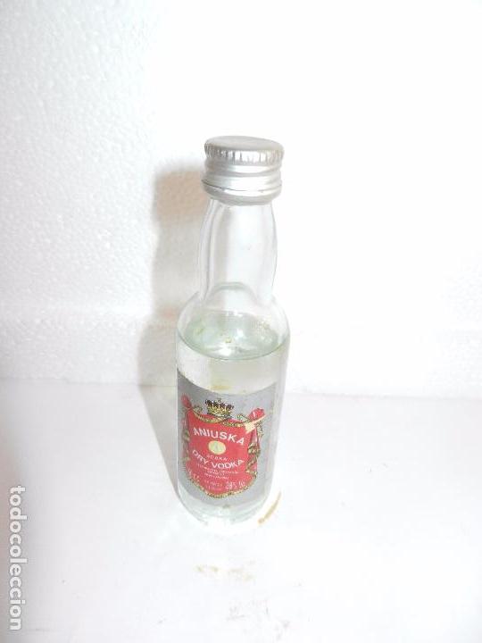 Collection of wines and liquors: BOTELLIN ANIUSKA DRY VODKA ELABORADO POR ARTEMI S.L. ISLAS CANARIAS ESPA&Ntilde;A.
