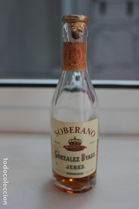 Coleccionismo de vinos y licores: BOTELLIN BRANDY A&Ntilde;EJO SOBERANO. BODEGAS GONZ&Aacute;LEZ BYASS JEREZ. SELLO  DE 4 CTMOS. 12 CMS