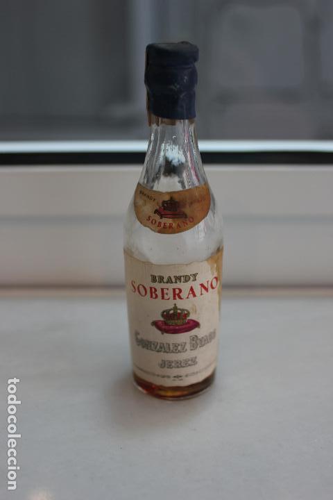 Coleccionismo de vinos y licores: BOTELLIN BRANDY A&Ntilde;EJO SOBERANO. BODEGAS GONZ&Aacute;LEZ BYASS JEREZ. SELLO DE 4 CTMOS. 10 CMS