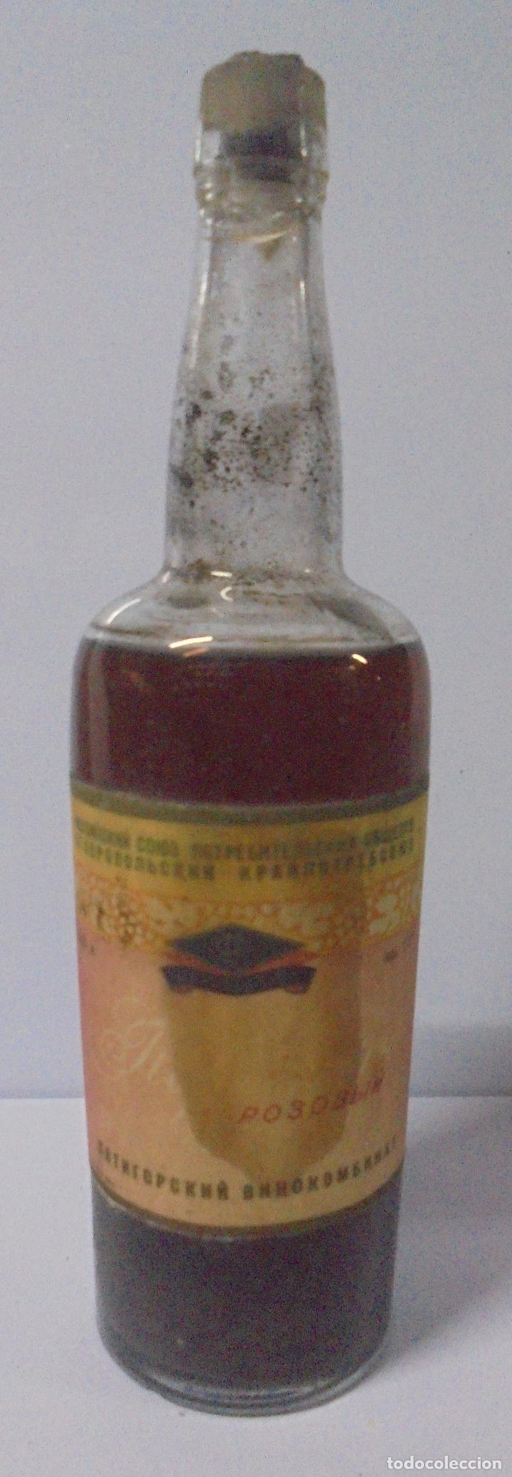 Sammlung von Weinen und Lik&ouml;ren: BOTELLA DE VINO RUSO. 30 CM DE ALTO
