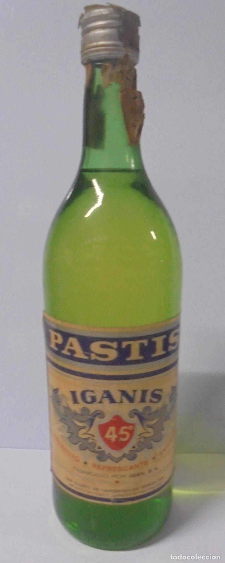 Sammlung von Weinen und Lik&ouml;ren: BOTELLA DE PASTIS. IGANIS. APERITIVO. REFRESCANTE. ANISADO. BARCELONA. 31,2 CM DE ALTO.