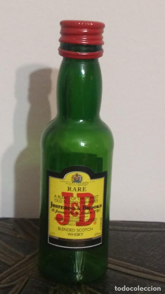 Coleccionismo de vinos y licores: BOTELL&Iacute;N DE PL&Aacute;STICO VAC&Iacute;O DE WHISKY J & B (5CL.)