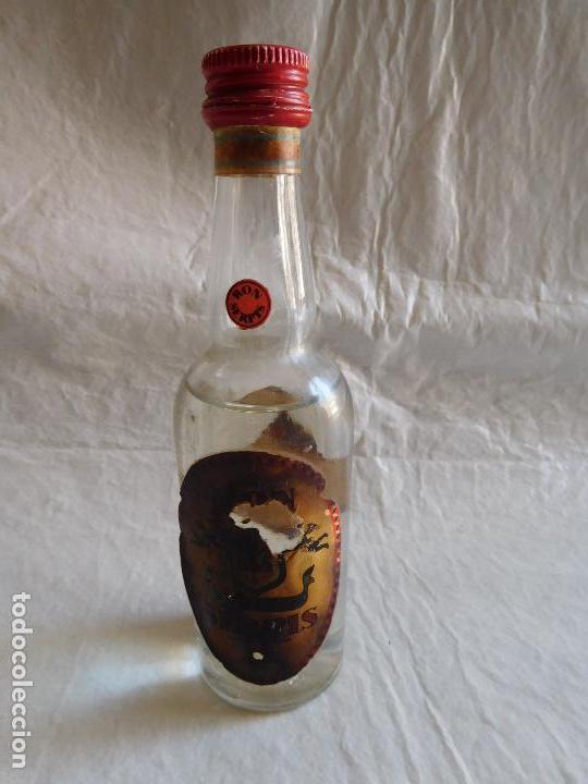 Coleccionismo de vinos y licores: BOTELLA MINIATURA DE RON. SERPIS. ALCOY. PRECINTADA. SIN ABRIR.