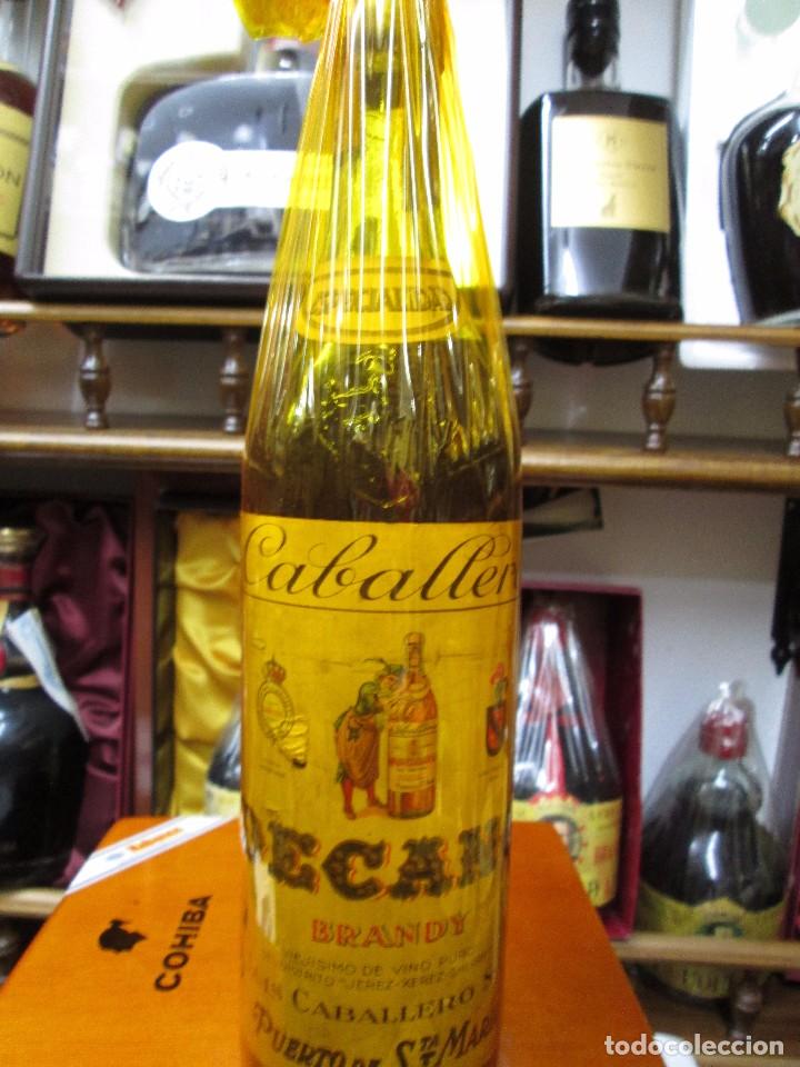 Coleccionismo de vinos y licores: ANTIGUA BOTELLA DE BRANDY CO&Ntilde;AC,CABALLERO DECANO CASA FUNDADA EN 1830 IMPUESTO DE 80 CTS