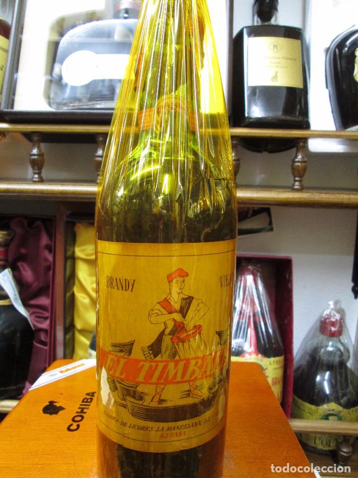 Coleccionismo de vinos y licores: ANTIGUA BOTELLA DE BRANDY CO&Ntilde;AC, EL TIMBALER BRANDY VIEJO IMPUESTO DE 80 CTS, DECADA 50-60-
