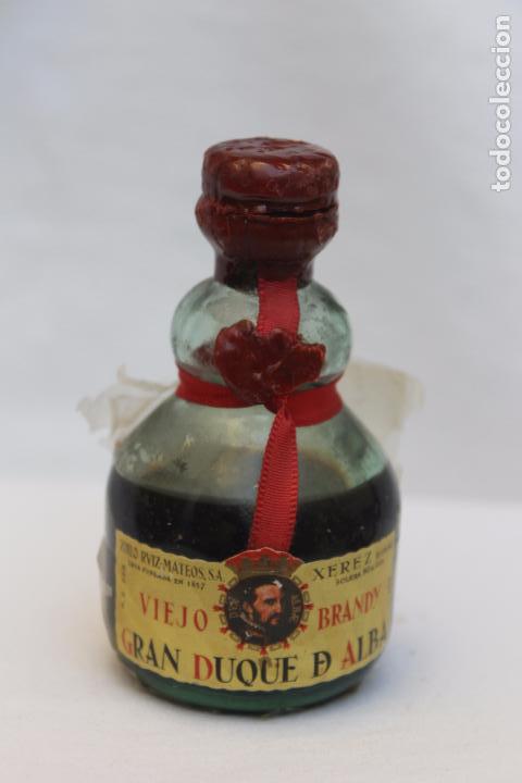 Coleccionismo de vinos y licores: ANTIGUO BOTELLIN BRANDY GRAN DUQUE DE ALBA