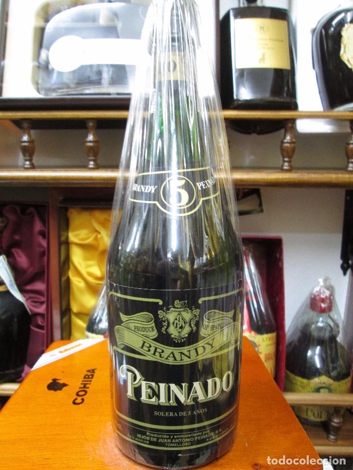 Coleccionismo de vinos y licores: ANTIGUA BOTELLA BRANDY CO&Ntilde;AC, PEINADA SOLERA DE 5 A&Ntilde;OS, IMPUESTO DE 8 PTS, DECADA A&Ntilde;OS 70-80