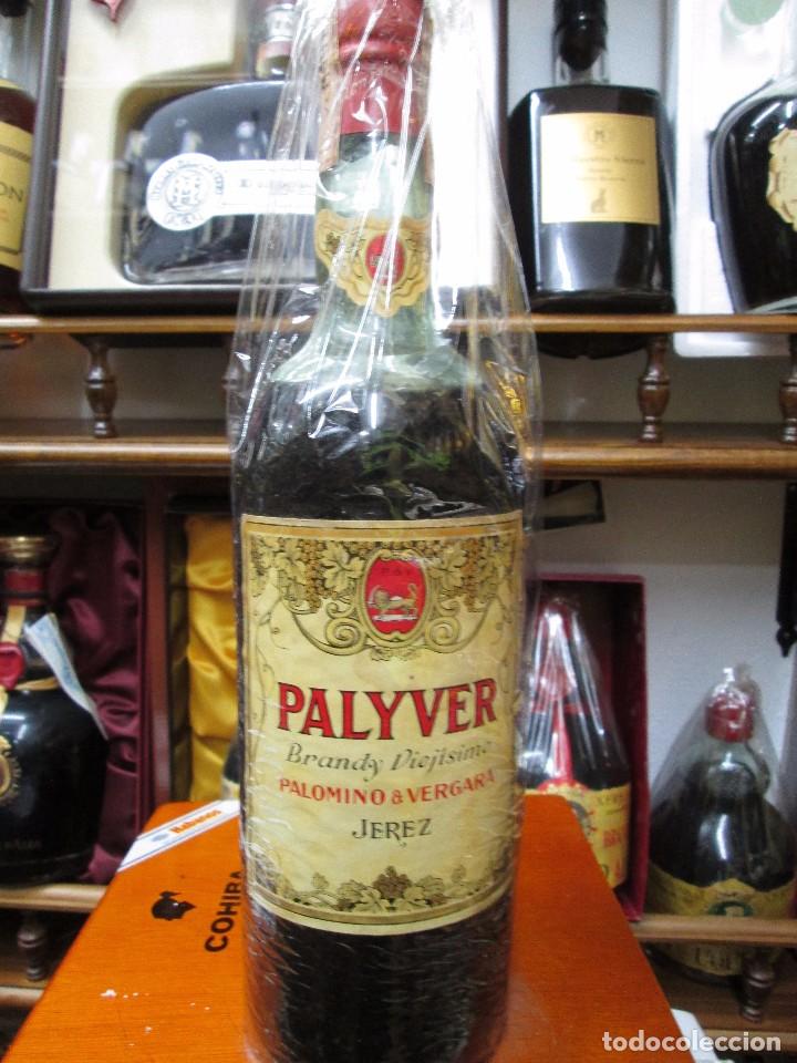 Coleccionismo de vinos y licores: ANTIGUA BOTELLA BRANDY CO&Ntilde;AC,PALIVER VIEJISIMO DE IMPUESTOS DE 4 PTS DECADA A&Ntilde;OS 60-70