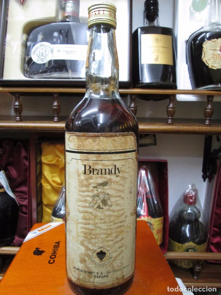 Coleccionismo de vinos y licores: ANTIGUA BOTELLA BRANDY CO&Ntilde;AC, SAINT JACQUES 1862 DE IMPUESTO DE 4 PTS, DECADA DE LOS A&Ntilde;OS 60-70