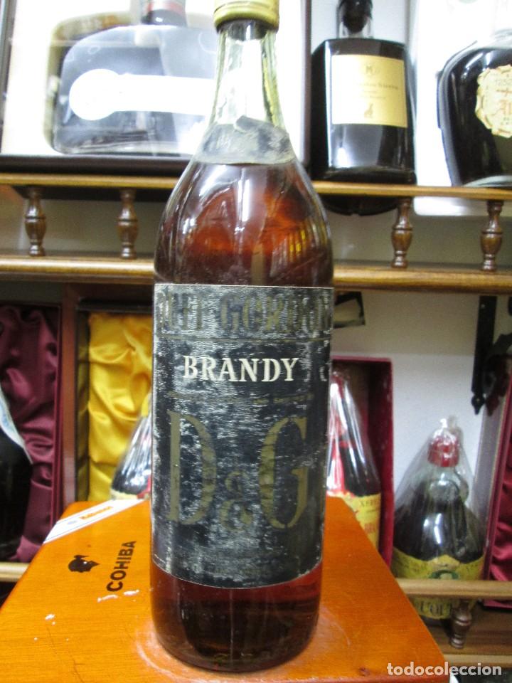 Coleccionismo de vinos y licores: ANTIGUA BOTELLA BRANDY CO&Ntilde;AC, DUFF GORD&Ograve;N 1768 IMPUESTO DE ALCOHOLES DE 4 PTS, DECADA 60-70