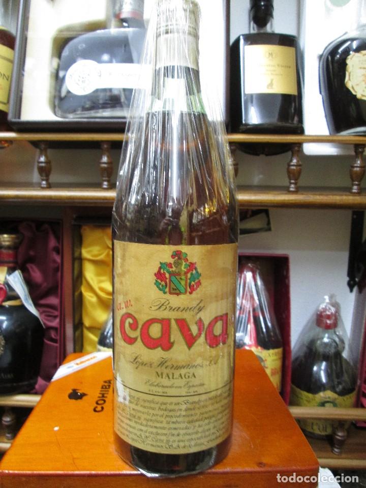 Coleccionismo de vinos y licores: ANTIGUA BOTELLA BRANDY CO&Ntilde;AC, CAVA 16 DE IMPUESTO DE 4 PTS, DECADA A&Ntilde;OS 60-70