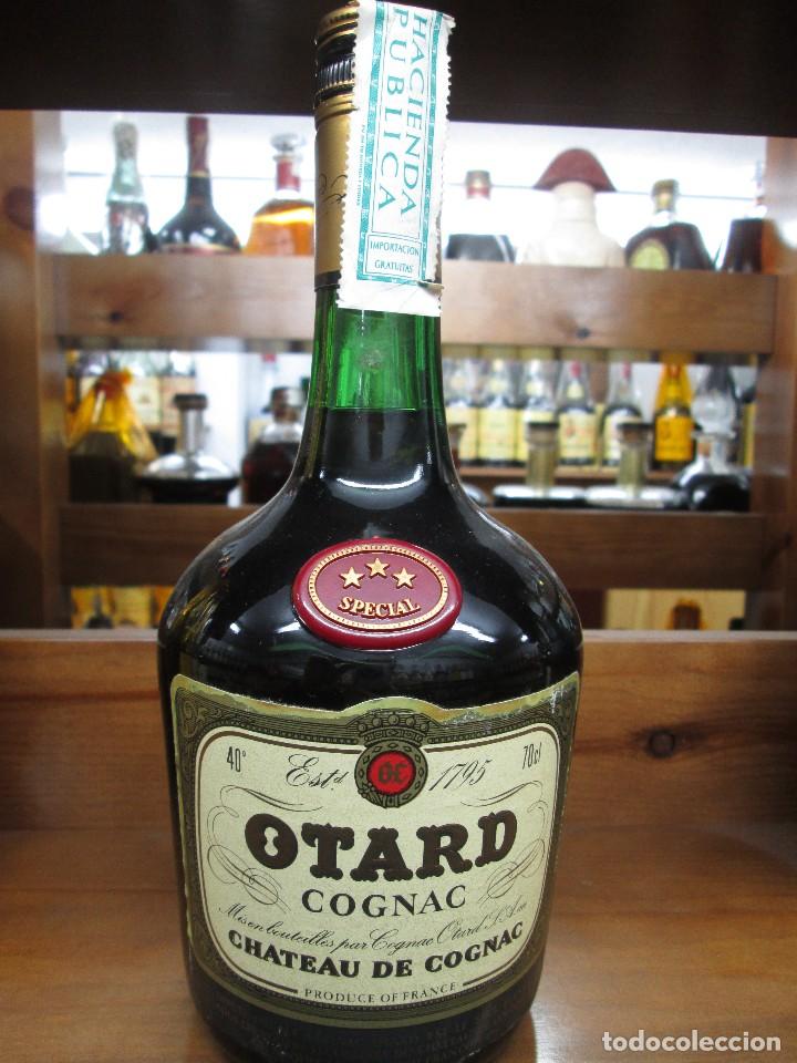 Coleccionismo de vinos y licores: ANTIGUA BOTELLA BRANDY CO&Ntilde;AC, OTARD 3 ESTRELLAS DE IMPUESTO GRATUITO DECADA 60-70