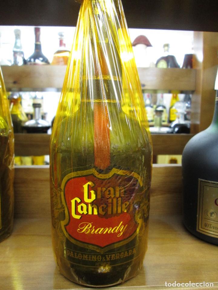 Coleccionismo de vinos y licores: ANTIGUA BOTELLA BRANDY CO&Ntilde;AC, GRAN CANCILLER IMPUESTO DE 4 PTS, DECADA 60-70