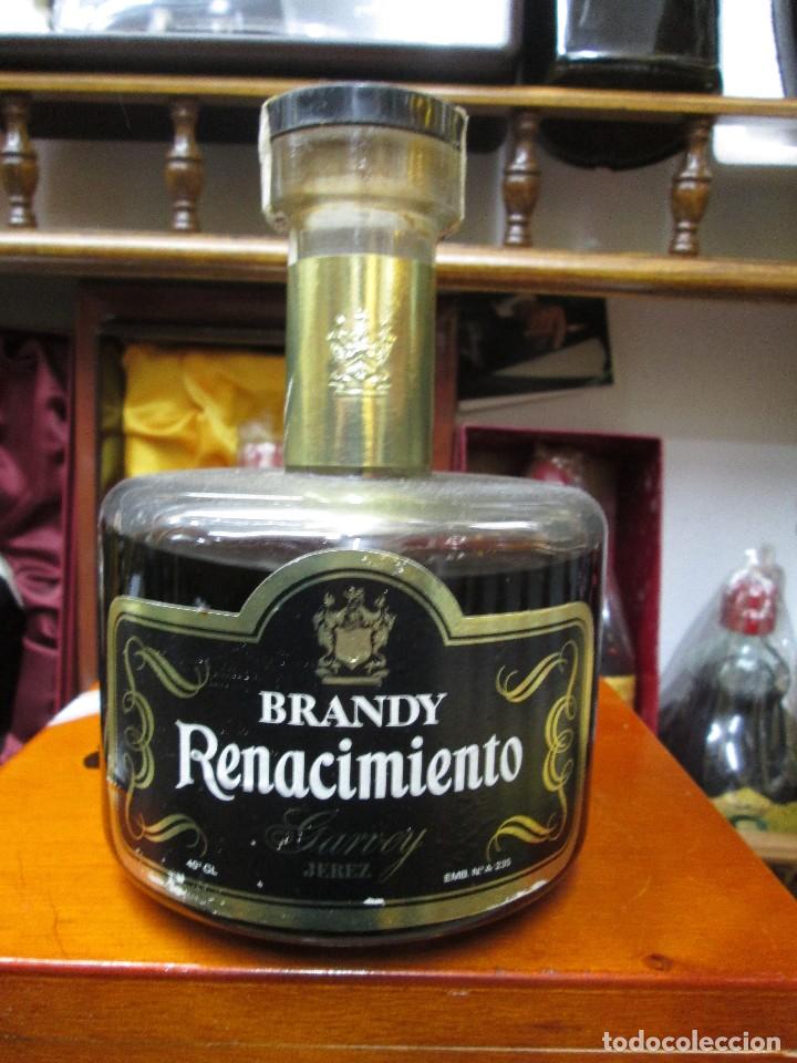 Coleccionismo de vinos y licores: ANTIGUA BOTELLA BRANDY CO&Ntilde;AC,RENACIMIENTO DE GARVEY IMPUESTO DE 4 PTS, DECADA A&Ntilde;OS 60-70