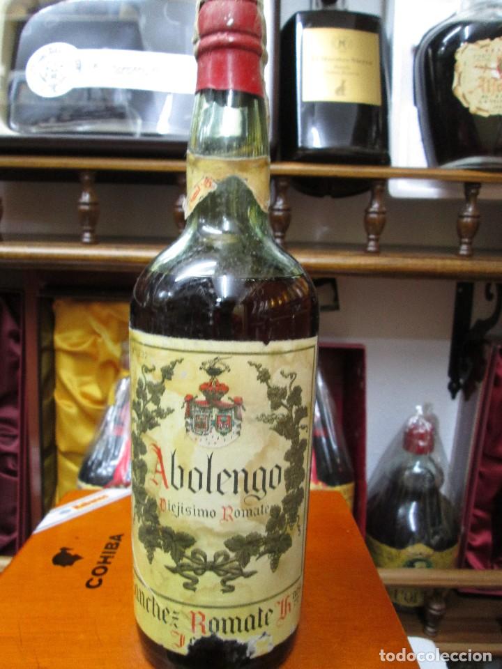 Coleccionismo de vinos y licores: ANTIGUA BOTELLA BRANDY CO&Ntilde;AC, ABOLENGO VIEJISIMO DE ROMATE IMPUESTO DE 80 CTS, DECADA 50-60