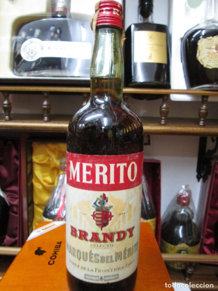 Coleccionismo de vinos y licores: ANTIGUA BOTELLA BRANDY CO&Ntilde;AC, MERITO CREADOR SELECTO, IMPUESTO DE 4 PTS, DECADA 60-70