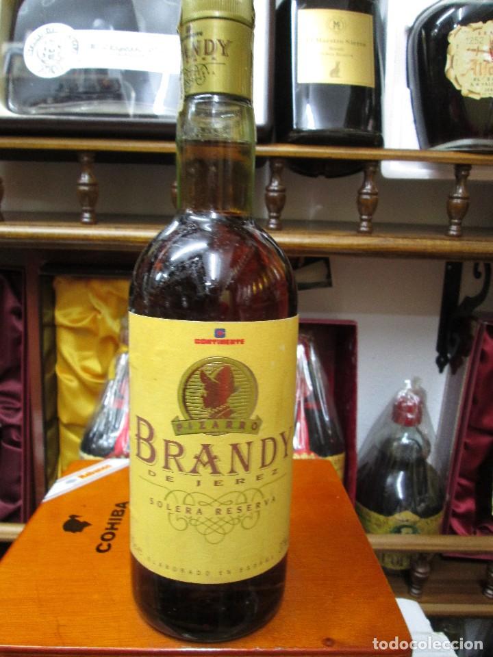 Coleccionismo de vinos y licores: ANTIGUA BOTELLA BRANDY CO&Ntilde;AC, PIZARRO EMBOTELLADO ESPECIALMENTE PARA CONTINENTE IMPUESTO 8 PTS,