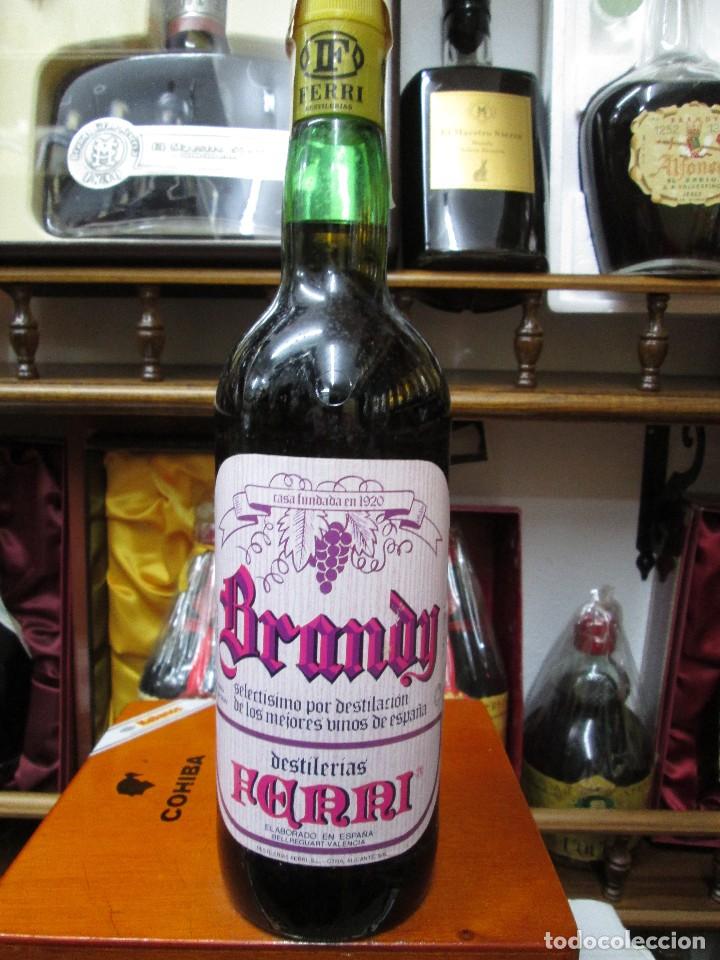 Coleccionismo de vinos y licores: ANTIGUA BOTELLA BRANDY CO&Ntilde;AC, FERRI DESTILERIAS FERRI CASA FUNDADA EN 1920, BELLERGUARD VALENCIA