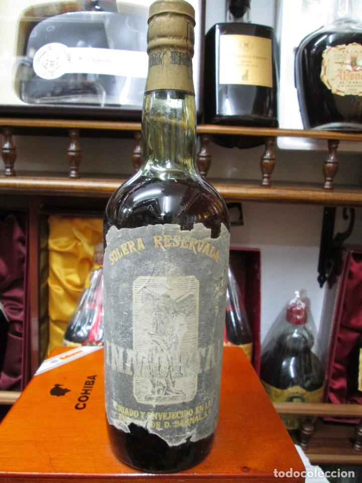 Coleccionismo de vinos y licores: ANTIGUA BOTELLA BRANDY CO&Ntilde;AC,INMORTAL SOLERA RESERVADA VIEJO IMPUESTO DE 4 PTS, DECADA 60-70