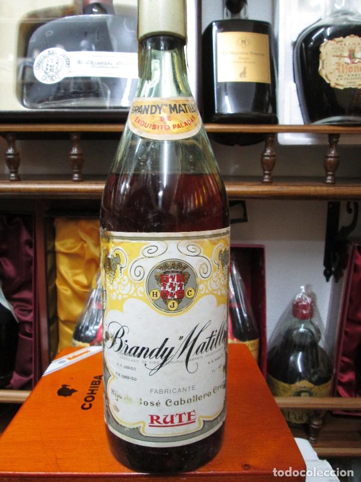 Coleccionismo de vinos y licores: ANTIGUA BOTELLA BRANDY CO&Ntilde;AC, MATILLA DE ESQUISITO PALADAR RUTE, IMPUESTO DE 8 PTS, DECADA 70-80