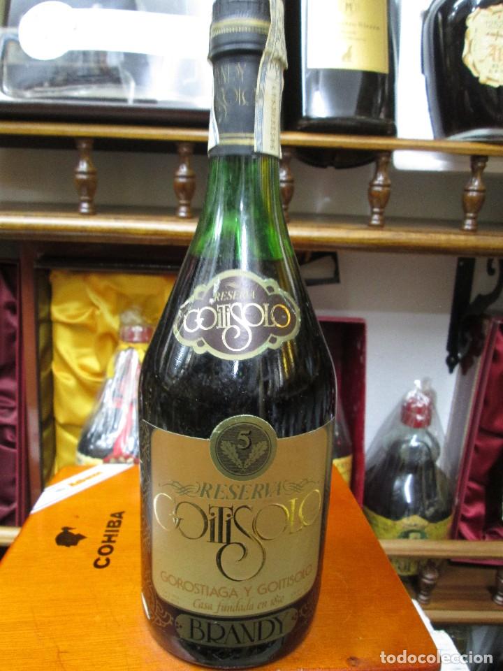 Coleccionismo de vinos y licores: ANTIGUA BOTELLA BRANDY CO&Ntilde;AC, GOITISOLO 1850 SOLERA 5 A&Ntilde;OS IMPUESTO DE 8 PTS, DECADA 70-80