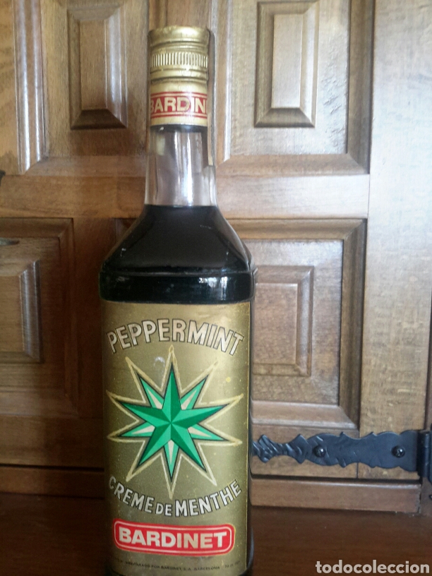 Coleccionismo de vinos y licores: Antigua botella de Peppermint Bardinet sello de 8 pesetas precintada