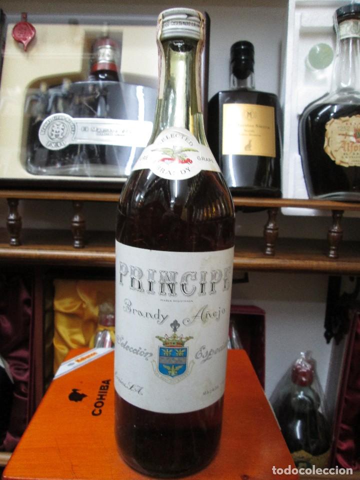 Coleccionismo de vinos y licores: ANTIGUA BOTELLA BRANDY CO&Ntilde;AC, PRINCIPE VIEJO SELECCI&Ograve;N ESPECIAL, IMPUESTO DE 4 PTS, DECADA 60-70