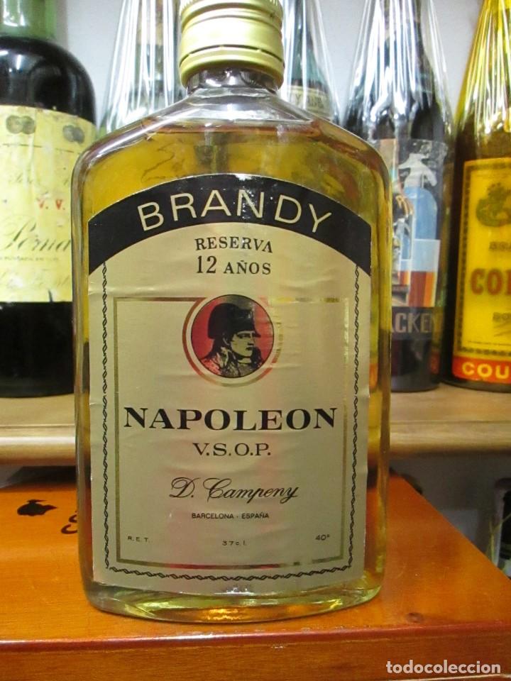 Coleccionismo de vinos y licores: ANTIGUA BOTELLA BRANDY CO&Ntilde;AC, NAPOLE&Ograve;N 12 A&Ntilde;OS V.S.O.P. DE CAMPENY BARCELONA BOTELLA 1/3