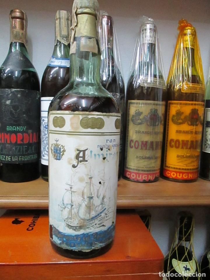 Coleccionismo de vinos y licores: ANTIGUA BOTELLA BRANDY CO&Ntilde;AC, ALMIRANTE BRANDY ESPECIAL, IMPUESTO DE 80 CTS. DECADA 50-60