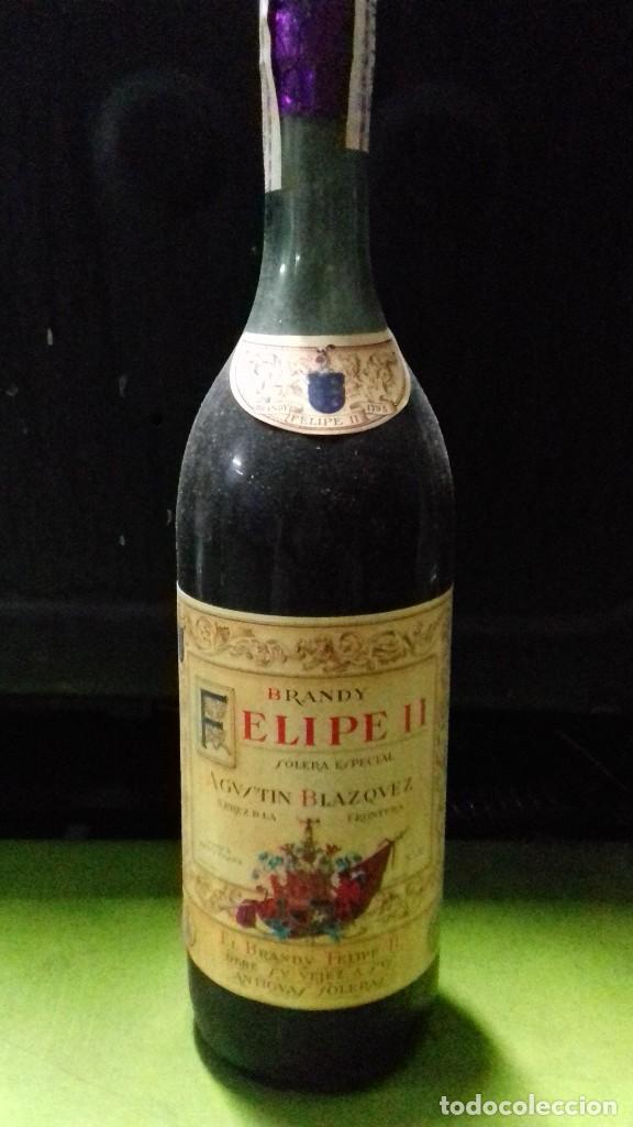 Coleccionismo de vinos y licores: ANTIGUA BOTELLA DE BRANDY FELIPE II TAPON PLOMADO