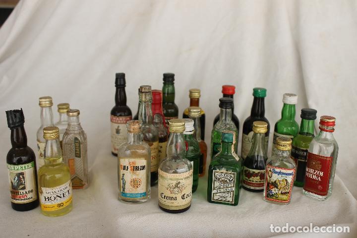 lote de 30 pequeñas botellitas de licores - Compra venta en todocoleccion