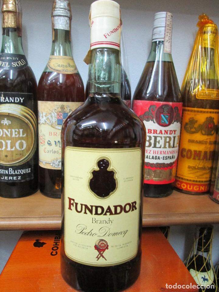 Coleccionismo de vinos y licores: ANTIGUA BOTELLA BRANDY CO&Ntilde;AC, FUNDADOR DE IMPUESTO DE 8 PTS, DECADA-80-90