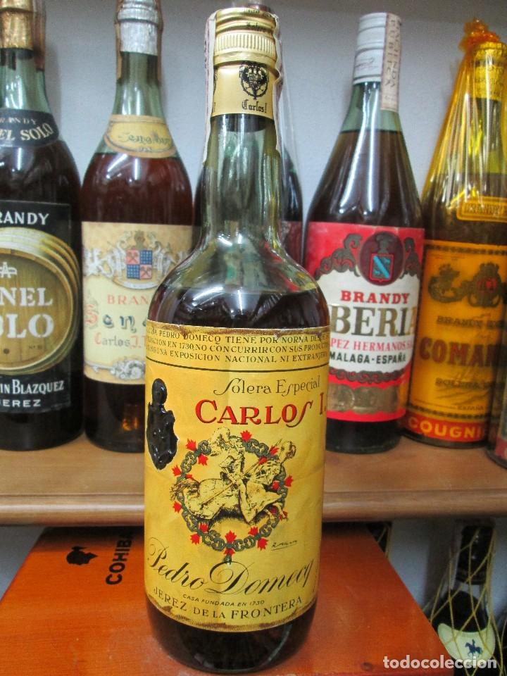 Coleccionismo de vinos y licores: ANTIGUA BOTELLA BRANDY CO&Ntilde;AC,CARLOS I SOLERA ESPECIAL IMPUESTO DE 4 PTS DECADA 70-80