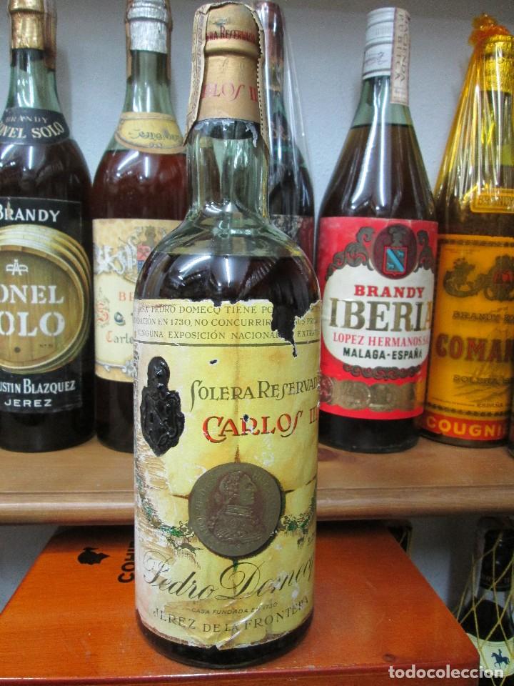 Coleccionismo de vinos y licores: ANTIGUA BOTELLA BRANDY CO&Ntilde;AC, CARLOS III SOLERA RESERVADA DOBLE ETIQUETA 80 CTS DECADA 50-60