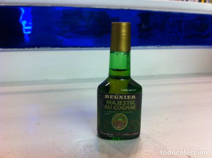 Sammlung von Weinen und Lik&ouml;ren: BOTELL&Iacute;N (REGNIER) MAJESTIC AU COGNAC. FRANCE.  ALTURA: 9,5cm.