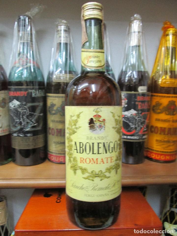 Coleccionismo de vinos y licores: ANTIGUA BOTELLA BRANDY CO&Ntilde;AC, ABOLENGO DE ROMATE IMPUESTO DE 4 PTS. DECADA 70-80
