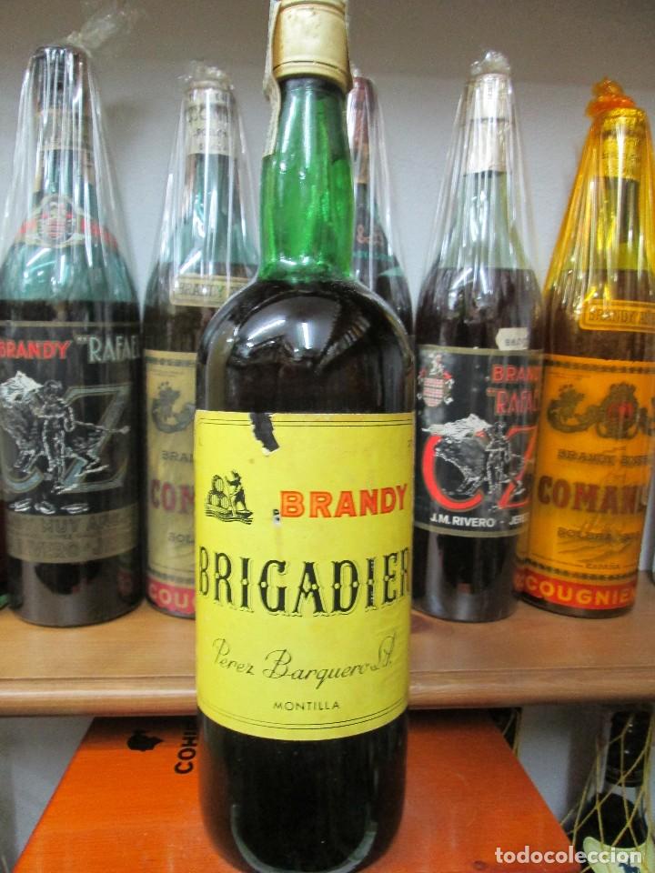 Coleccionismo de vinos y licores: ANTIGUA BOTELLA BRANDY CO&Ntilde;AC, BRIGADIER MONTILLA IMPUESTO DE 8 PTS. DECADA 80-90