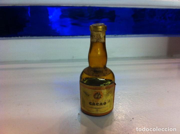 Collectionnisme de vins et liqueurs: BOTELL&Iacute;N (CREMA DE CACAO. DESTILER&Iacute;AS MONTA&Ntilde;A, GRANOLLERS) . ENVASE DE VIDRIO. CONTIENE L&Iacute;QUIDO