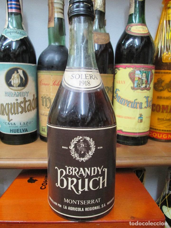 Coleccionismo de vinos y licores: ANTIGUA BOTELLA BRANDY CO&Ntilde;AC, BRUCH SOLERA 1918 DE IMPUESTO DE 4 PTS. DECADA 70-80