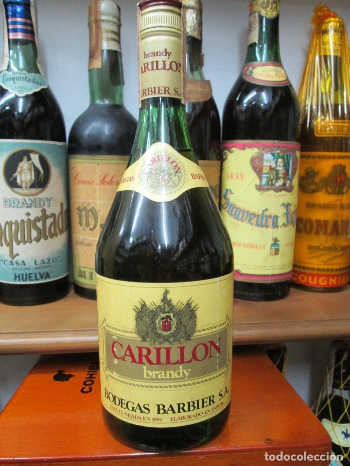 Coleccionismo de vinos y licores: ANTIGUA BOTELLA BRANDY CO&Ntilde;AC,CARILL&Ograve;N BARBIER S.A. IMPUESTO DE 4 PTS. DECADA 70-80