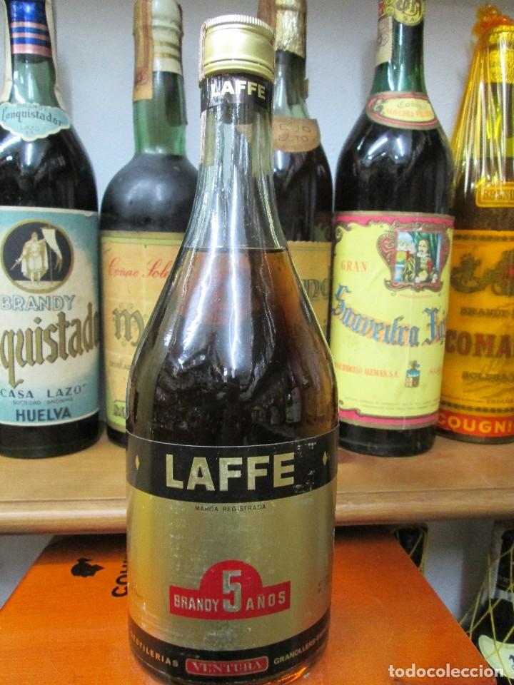 Coleccionismo de vinos y licores: ANTIGUA BOTELLA BRANDY CO&Ntilde;AC, LAFFE ESPECIAL SOLERA DE 5 A&Ntilde;OS IMPUESTO DE 4 PTS. DECADA 70-80