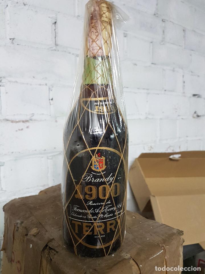Coleccionismo de vinos y licores: BOTELLA BRANDY TERRY 1900 ETIQUETA NEGRA (precinto 4 pta)