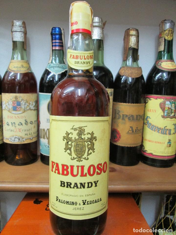 Coleccionismo de vinos y licores: ANTIGUA BOTELLA BRANDY CO&Ntilde;AC,FABULOSO DE PALOMINO Y VERGARA IMPUESTO DE 4 PTS. DECADA 70-80