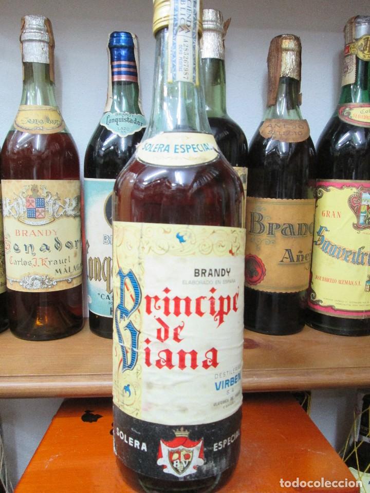 Coleccionismo de vinos y licores: ANTIGUA BOTELLA BRANDY CO&Ntilde;AC, PRINCIPE DE VIANA IMPUESTO DE 8 PTS. DECADA 80-90